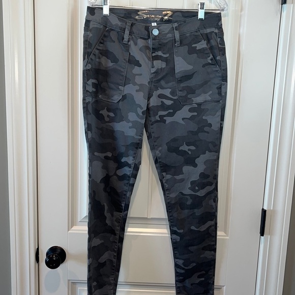Utility by Seven ankle skinny dark gray camo pants size 8 - Picture 1 of 10